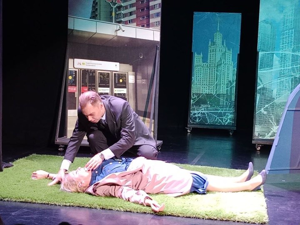    На ближайшие два месяца билетов на "Ненормальную" уже нет Светлана ВОЛКОВА