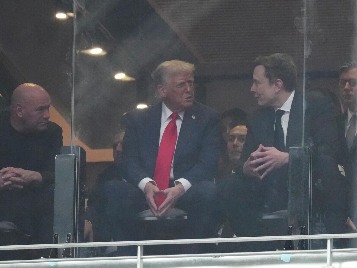    Дональд Трамп и Илон Маск на панихиде по Кирку© AP Photo / Ross D. Franklin