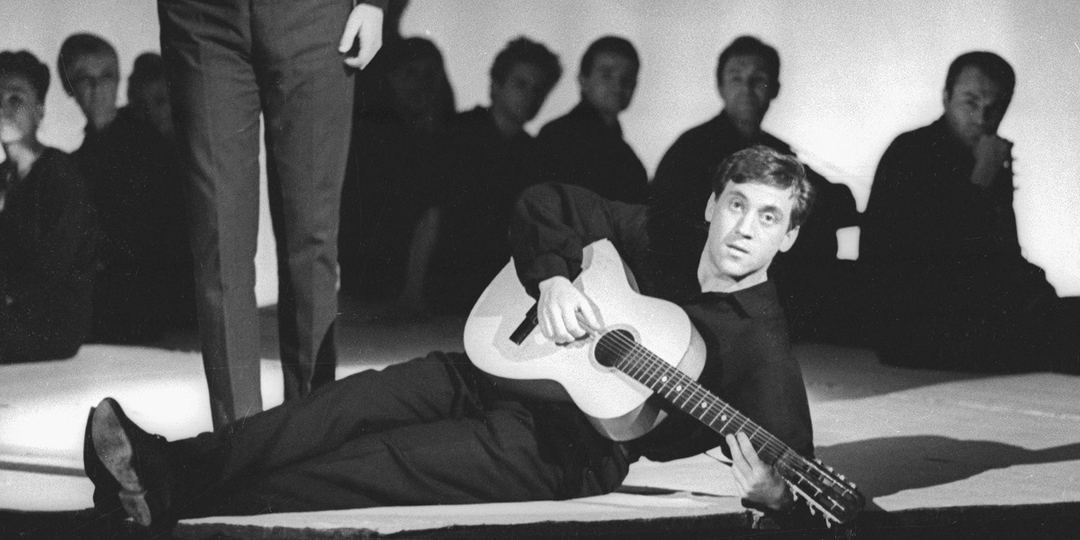 "Хорошую религию придумали индусы: Что мы, отдав концы, не умираем насовсем". О чем пел Высоцкий?