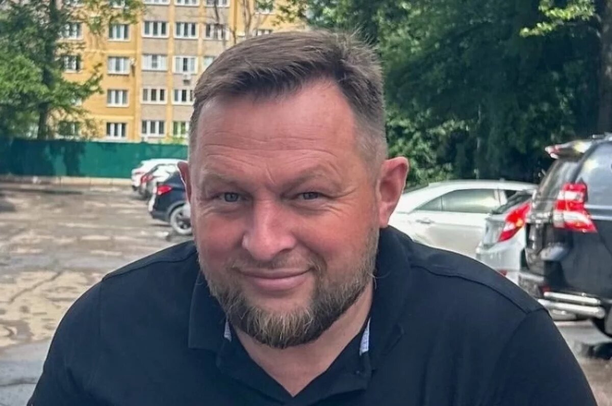    Вячеслав Симаков исполнил песню собственного сочинения.