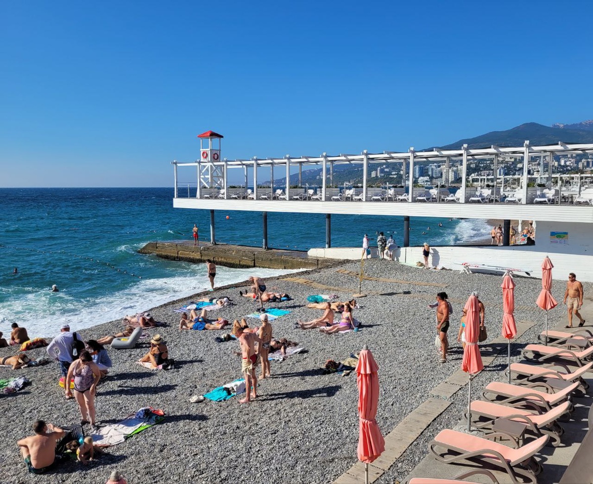 Массандровский пляж в начале сентября