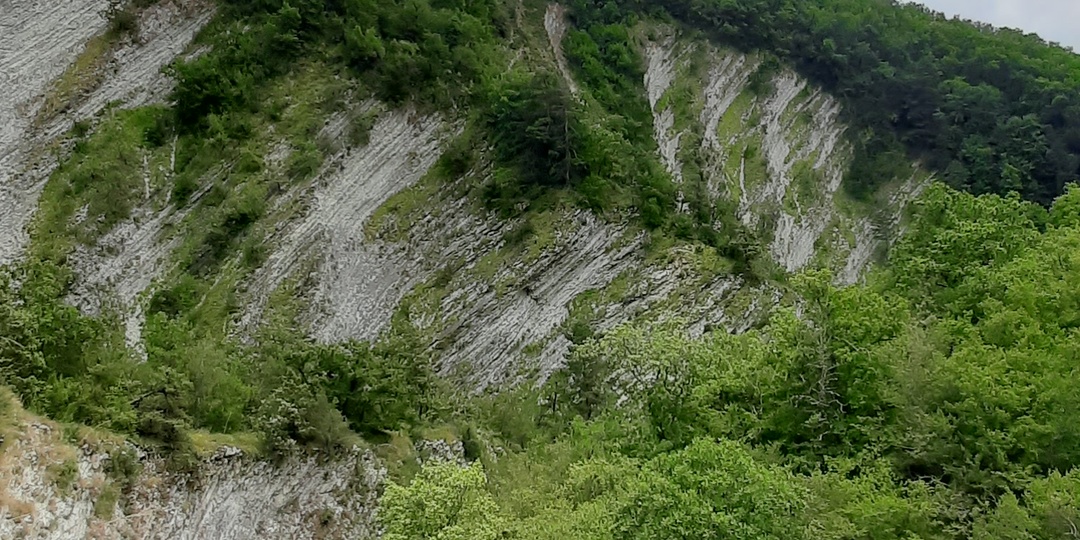 Водопады на реке Жане - приятная прохлада в жаркое время года.