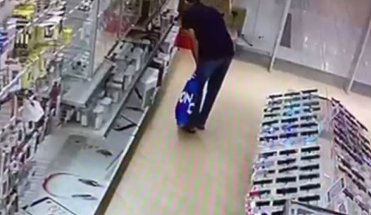    В Оренбурге полиция задержала мужчину за кражу музыкальных колонок