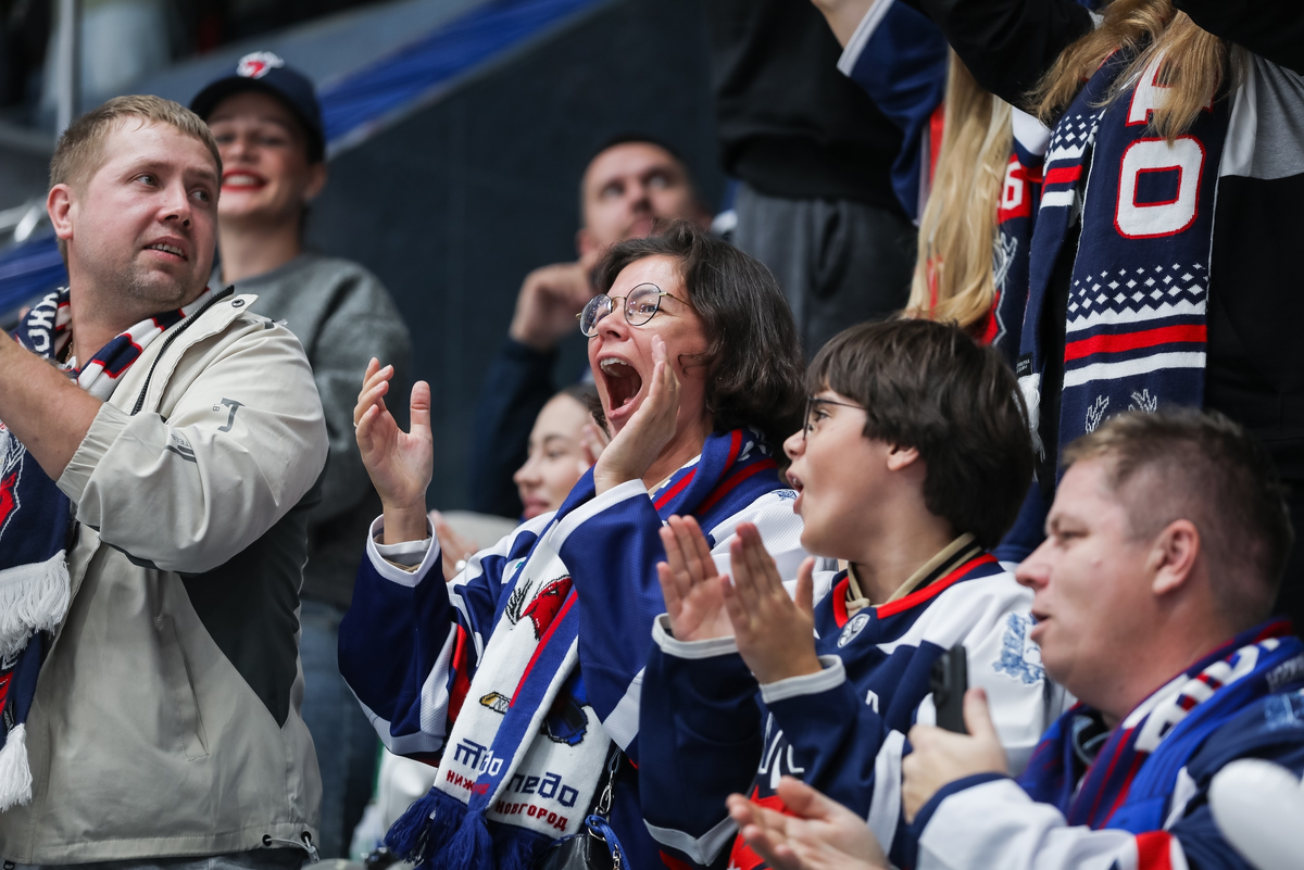 На стадионе мы попали в объектив фотографа