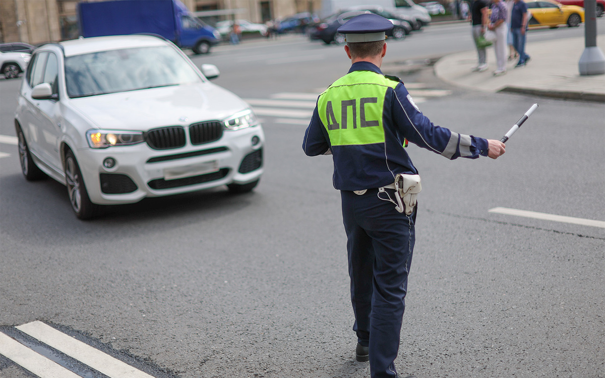 Belkin Alexey / NEWS.ru / Global Look Press📷За управление автомобилем без полиса ОСАГО водитель может быть привлечен к ответственности по ч. 2 ст. 12.37 КоАП РФ, которая предусматривает штраф в размере 800 руб.