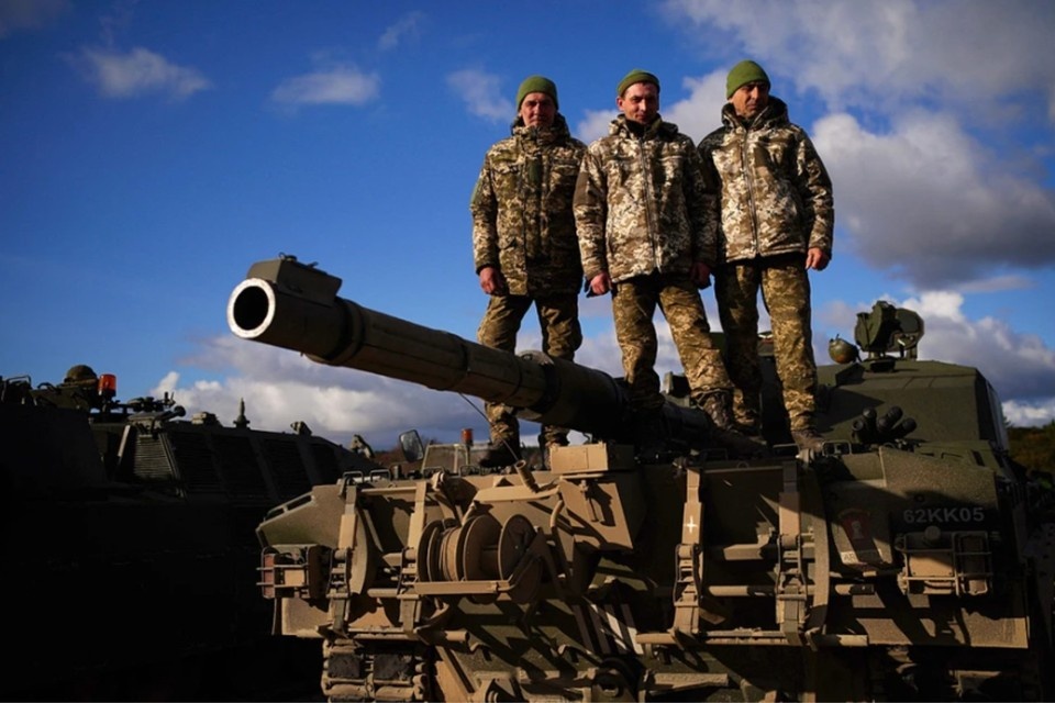    Боец Енот: ВСУ в Ольговском закапывали в землю тяжелую технику EAST NEWS