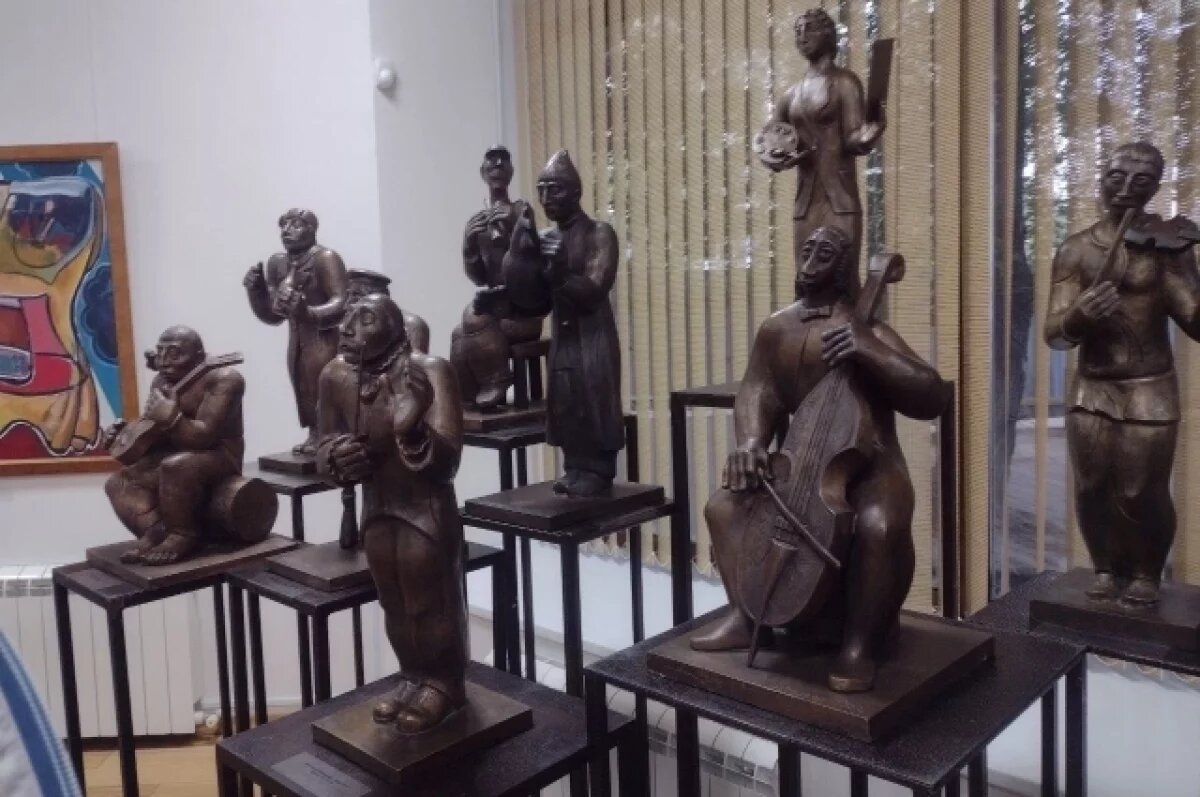    В скульптурном цикле «Горожане» мастер запечатлел персонажей из жизни старого Тбилиси