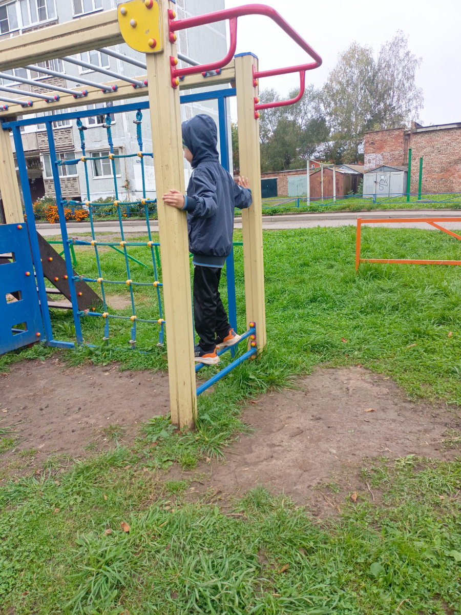 Мой сын ещё только в следующем году пойдет в школу.