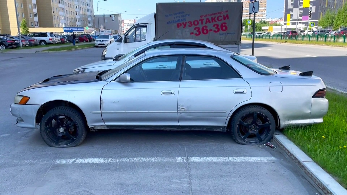    В Сургуте решают, что делать с брошенными в городе машинами