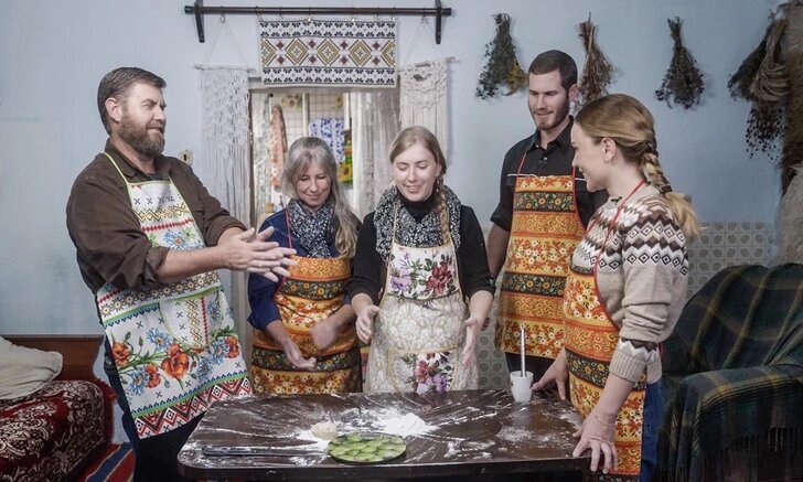 https://www.vokrugsveta.ru/history/goryachee-serdce-altaya-zachem-semya-fermerov-iz-avstralii-perebralas-v-rossiiskuyu-glubinku-id6260158/