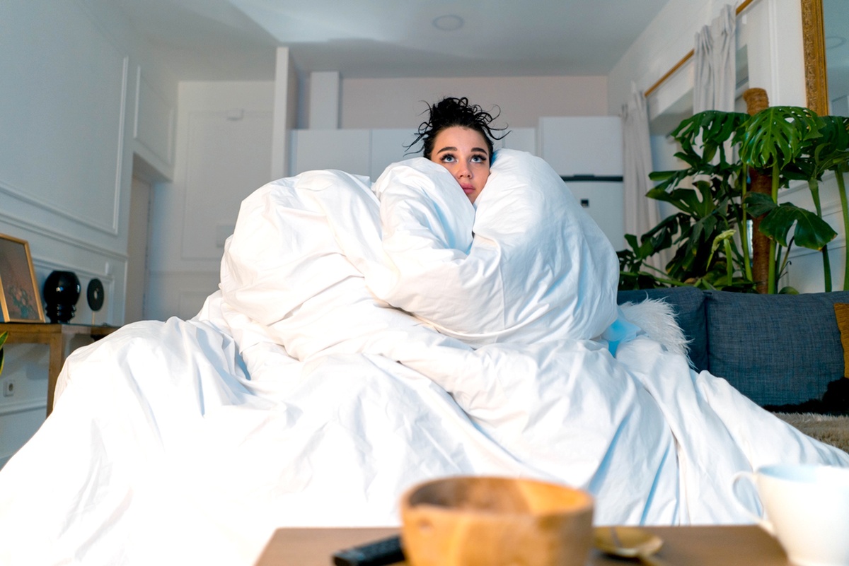    Чтобы не мерзнуть ночью во сне, действуйте двумя путями: сохраняйте тепло своего тела и подогрейте кровать. / Фото: iStock