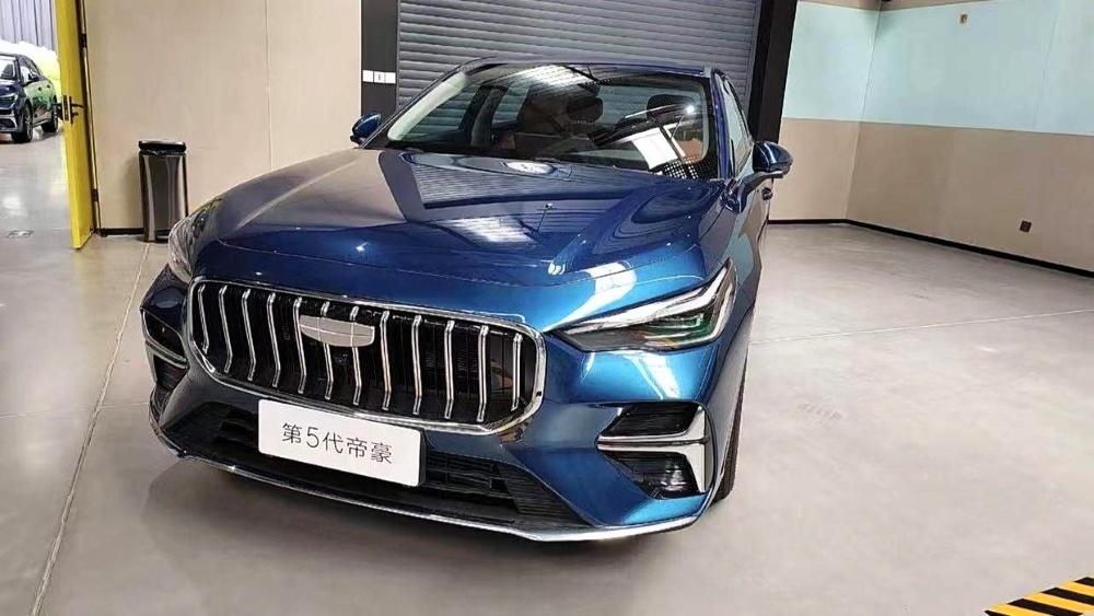 На фото из соцсети: Седан Geely Emgrand пятого поколения