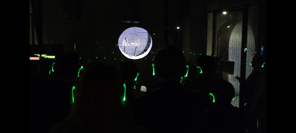 Сцена возле воронежской «Матрешки» (Центра креативных индустрий)