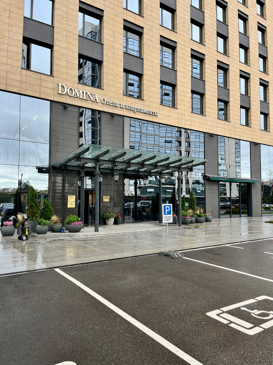 Входная группа отеля