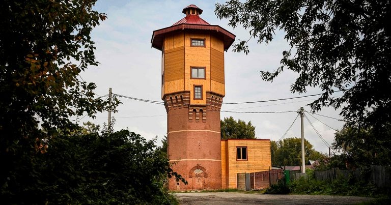 Жить в башне: как житель Томска сделал себе 12 лет назад дом, какого ни у кого нет