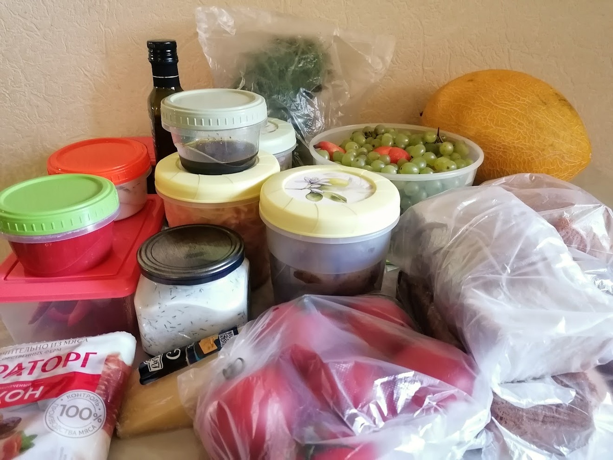 Собираю сумку с продуктами и заготовками. Фото автора