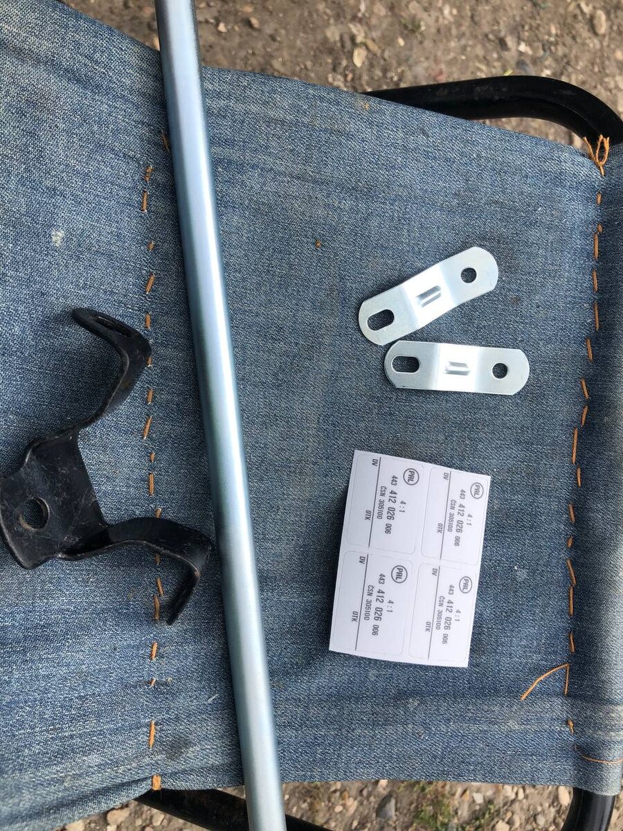 Кронштейн сигнала,наклейки и держатели катафотов.