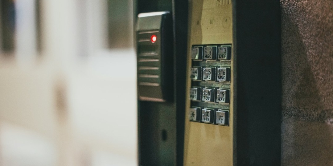 Срочно проверьте платёжку! ЖКХ тайно обирает вас на 200 рублей за домофон