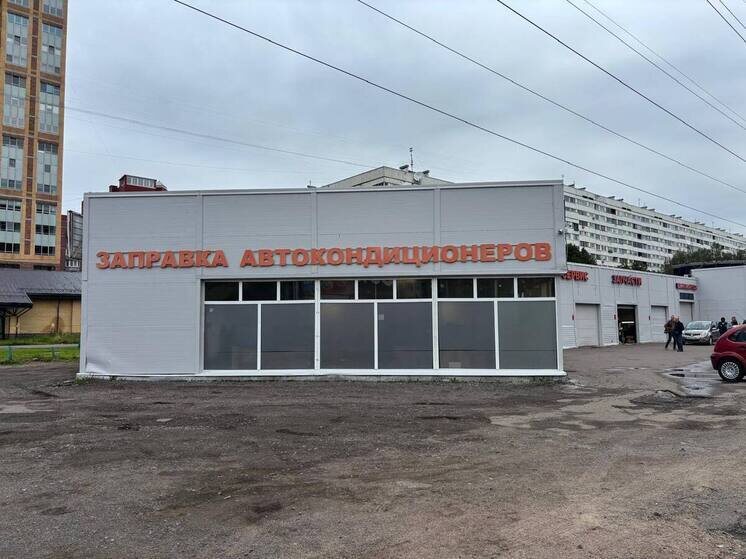     Двухэтажный павильон автосервиса незаконно находился на пересечении проспекта Испытателей и Серебристого бульвара. Фото: пресс-служба ККИ