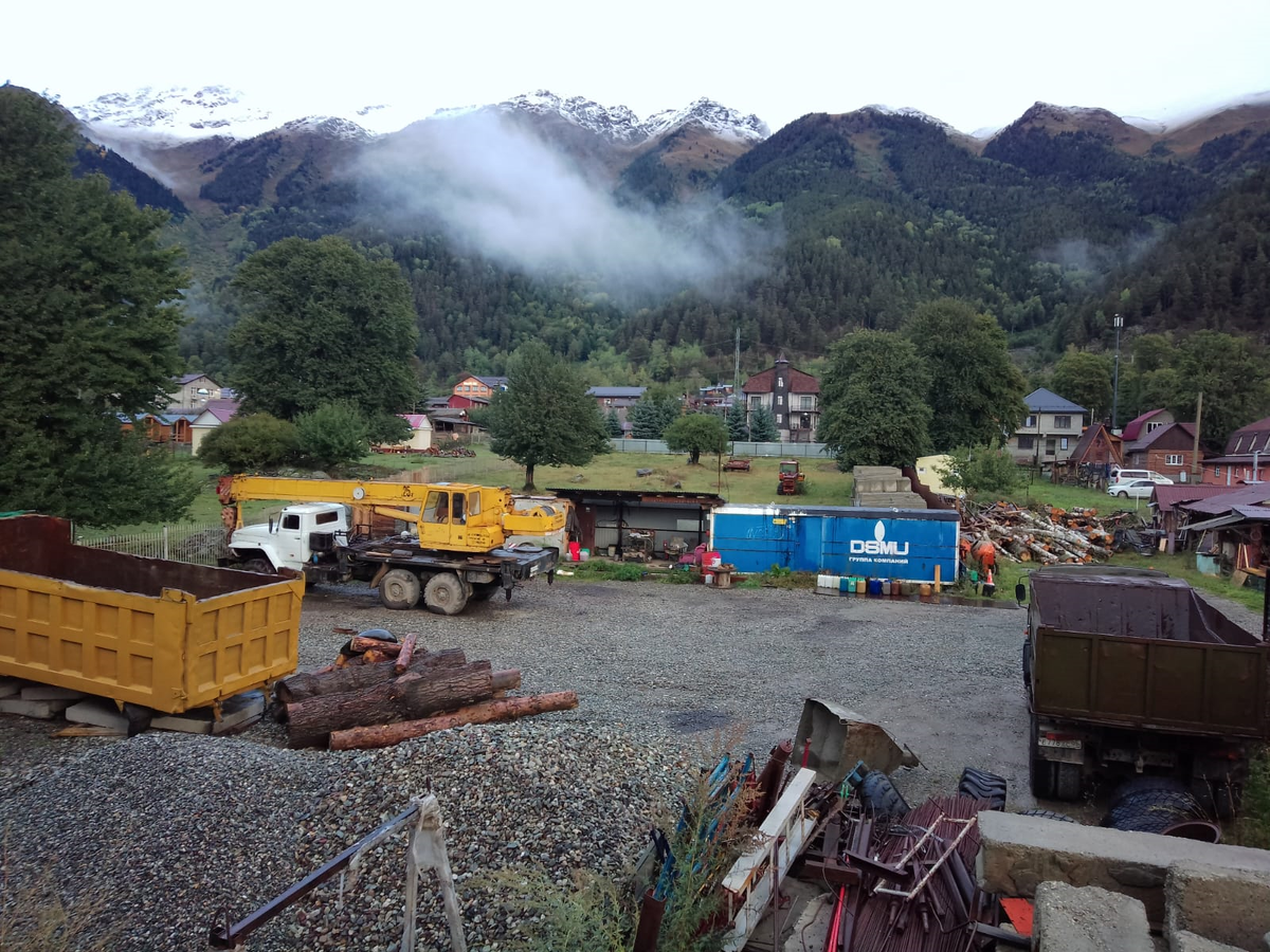 Прекрасные горы и низкая облачность)) Вид из окна - как прыжок глазами в бесконечность!