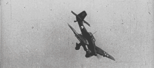 "Юнкерс" кладёт бомбу.