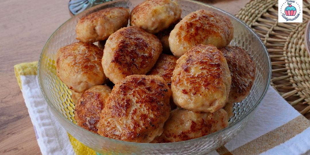 Нашла идеальный рецепт куриных котлет: теперь они всегда получаются сочными и нежными