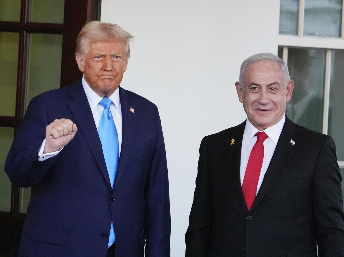    Президент США Дональд Трамп и премьер-министр Израиля Биньямин Нетаньяху во время встречи в Вашингтоне© AP Photo / Alex Brandon