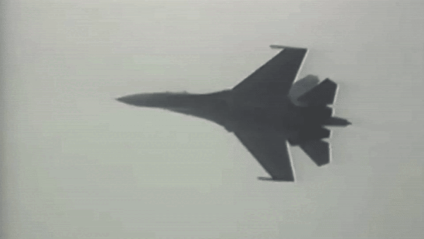 Первый публичный показ маневра «кобра» на Су-27