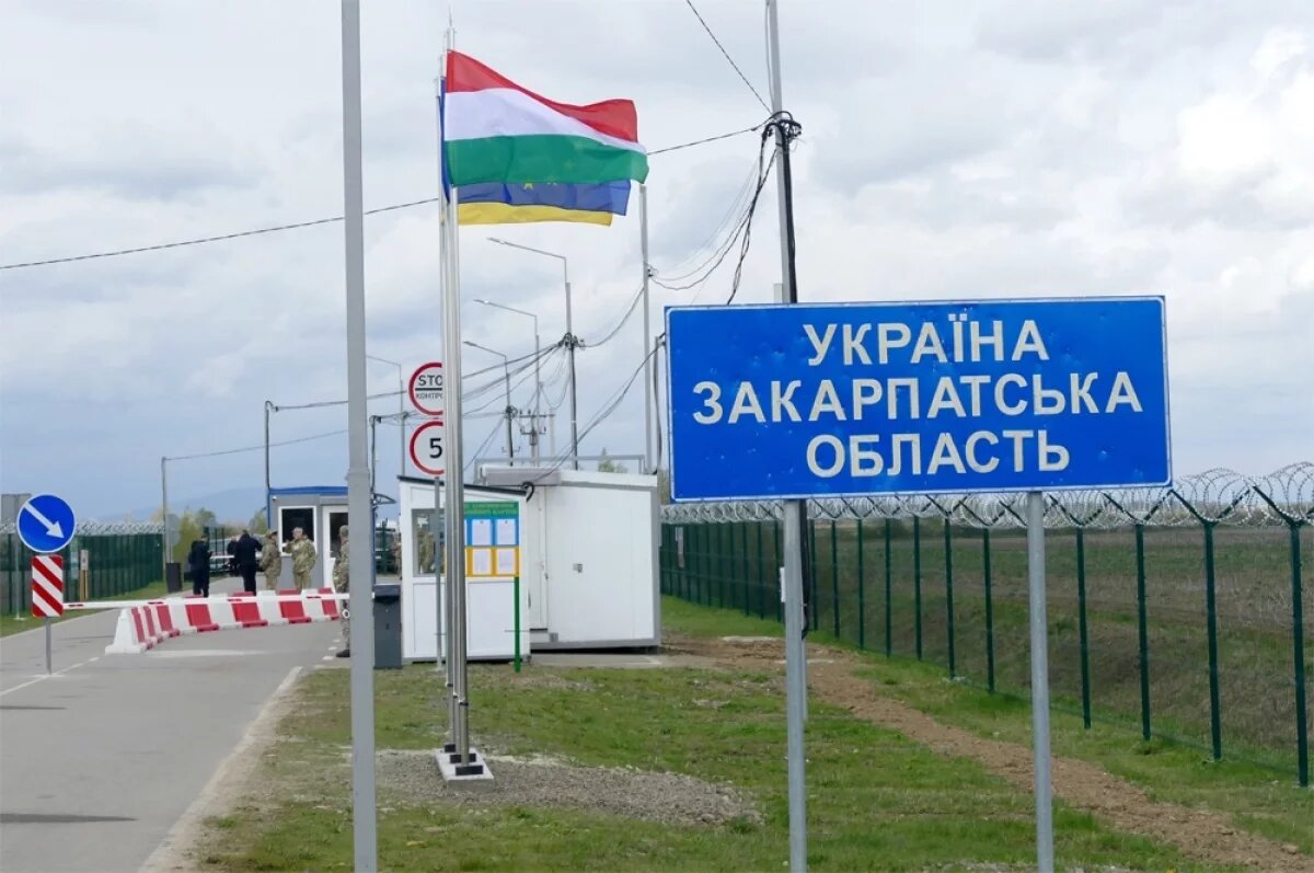    Любой «западэнец» где-нибудь в Карпатах или на Львовщине эту границу перейдет так, что ни один пограничник его не заметит.