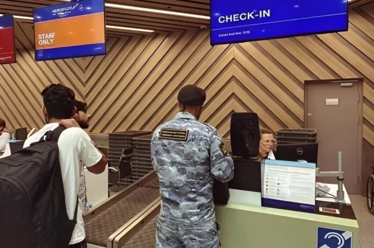    Смоленские приставы помогли выдворить 137 нелегальных мигрантов