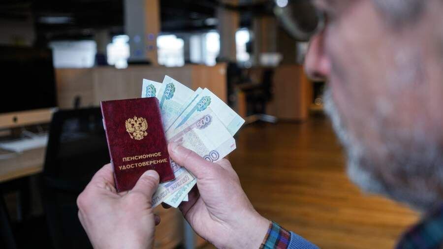 Выплаты пенсионерам 1 октября: кто получит прибавку к Дню пожилого человека