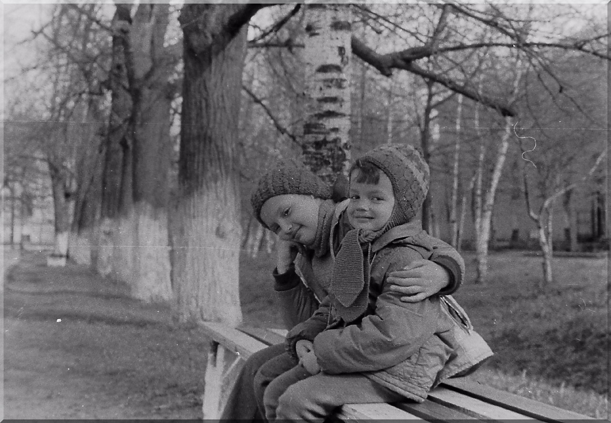 мкр. Кречевицы Времена СССР. Аллея вокруг центрального стадиона
