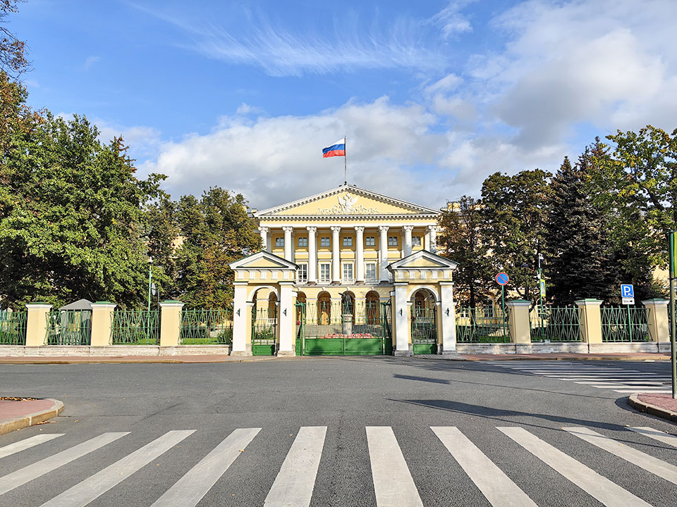 Смольный дворец