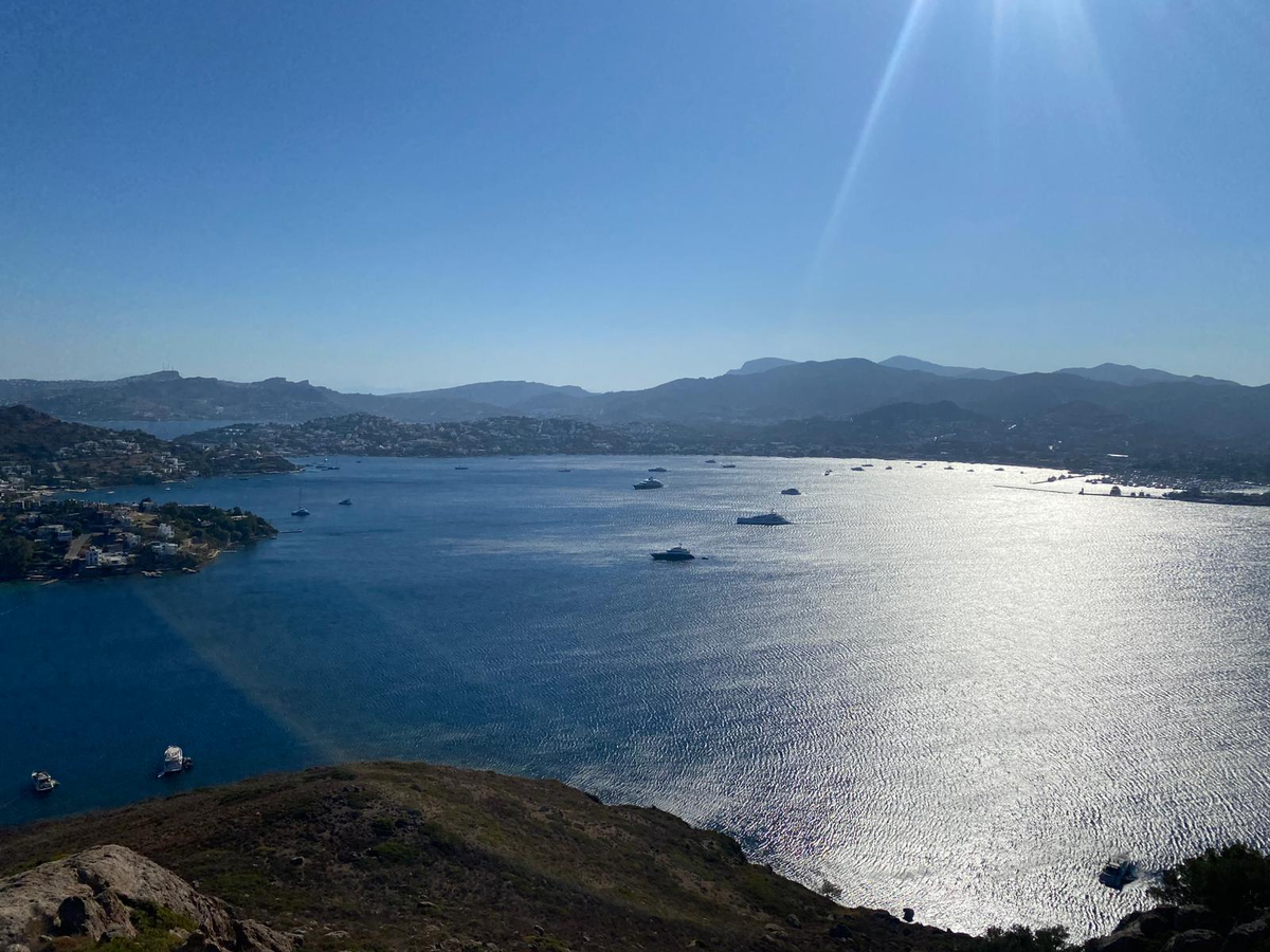 Вид на Ялыкавак с Памуклу тепе (Хлопкового холма)