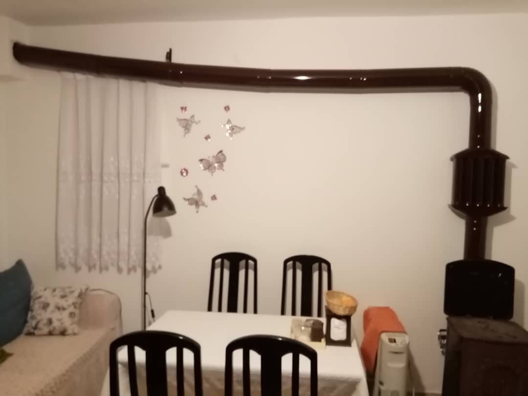 Вот такая "красота" в обычном доме. На лето буржуйку вынесут в кладовку