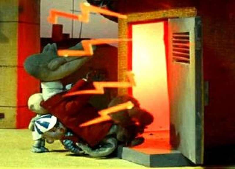 Гена разносит трансформаторную будку