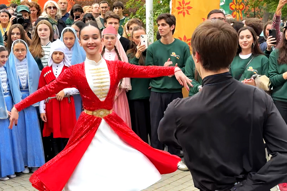    © АО "ТВ Центр"