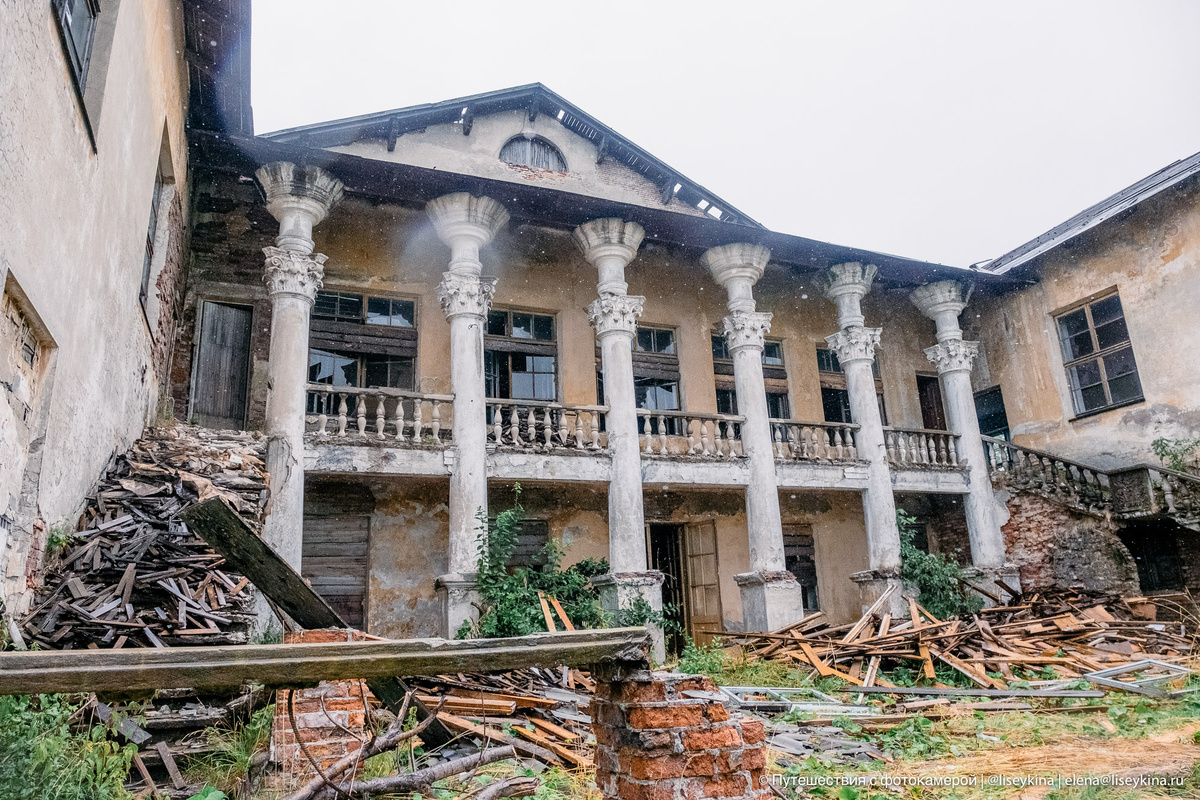 А вот этого здания в Пермском крае уже нет. Оно осталось только на фотографиях и в памяти немногих местных жителей