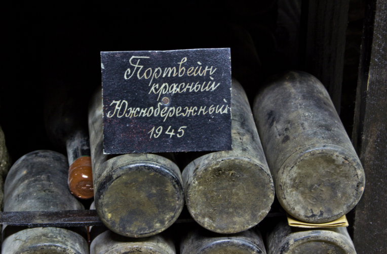 Портвейн красный Южнобережный - шедевр из Крымской энотеки.