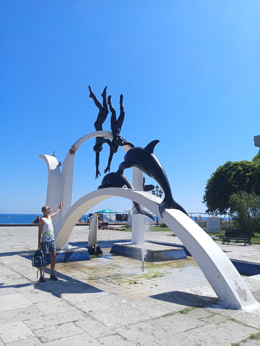 Про жесть и жемчуг Пицунды расскажу отдельно. 