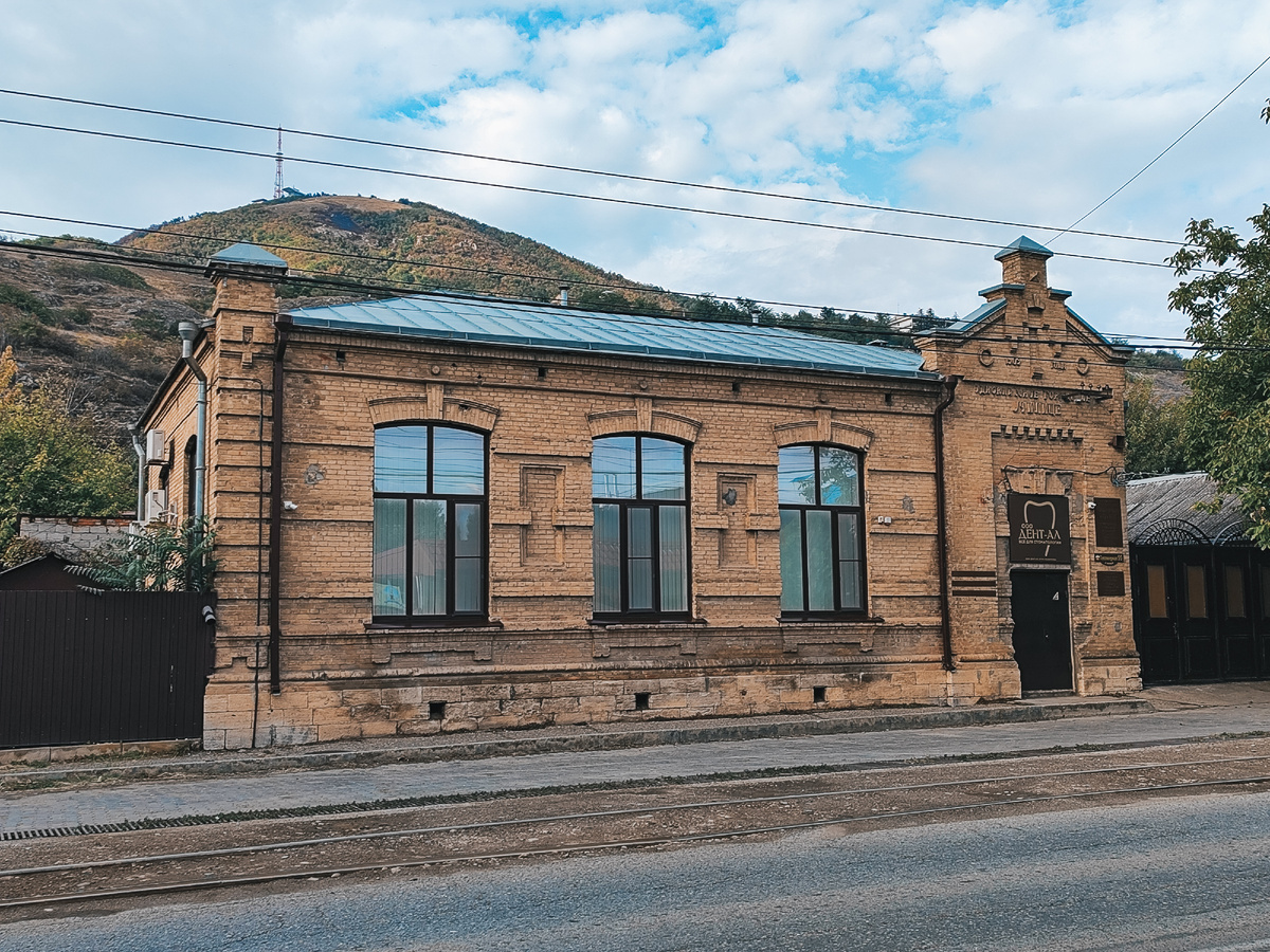 Улица Теплосерная, дом 95. Бывшее одноклассное городское училище (сентябрь 2025 года)