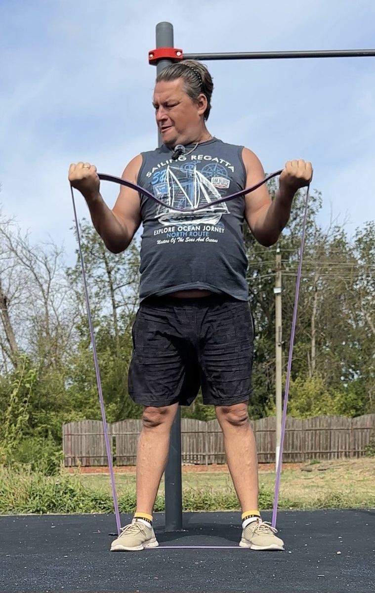 для разнообразия в комплекс ЛФК можно, даже нужно, добавлять силовые упражнения!