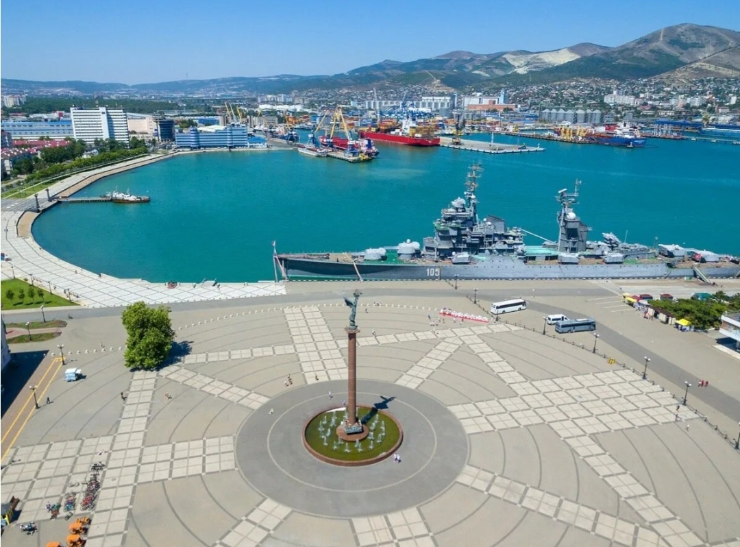 Новороссийский круг это очень хорошо. Божье чудо, словно планета наша круглая