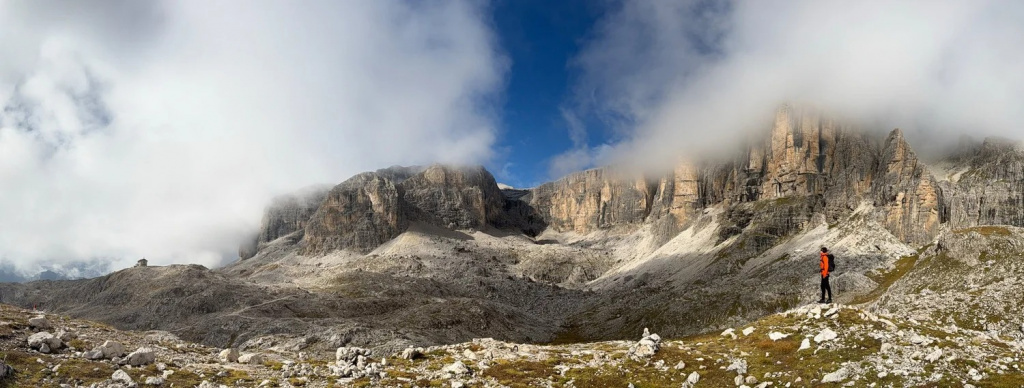    Снято на iPhone 17 Pro с объективом 24 мм (1x) в режиме «Панорама». Рифуджио Франц Костнер аль Валлон