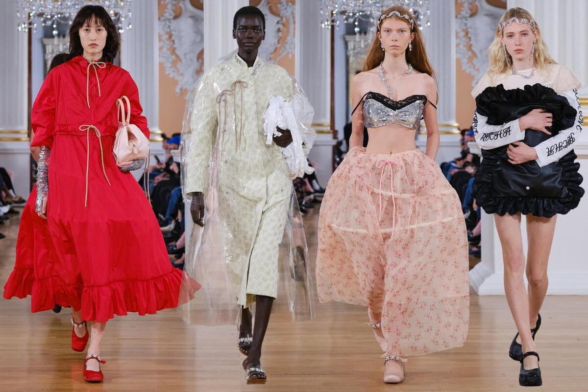 Модели на показе Simone Rocha. @Соцсети @simonerocha_
