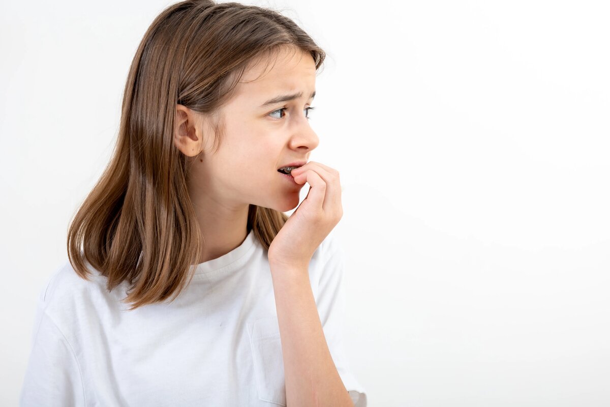    Тревога на кончиках пальцев: почему дети грызут ногти и чем это опасно