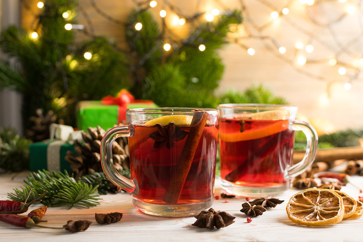 New Africa/ Shutterstock / FOTODOM📷Рецепт рождественского глинтвейна с чаем