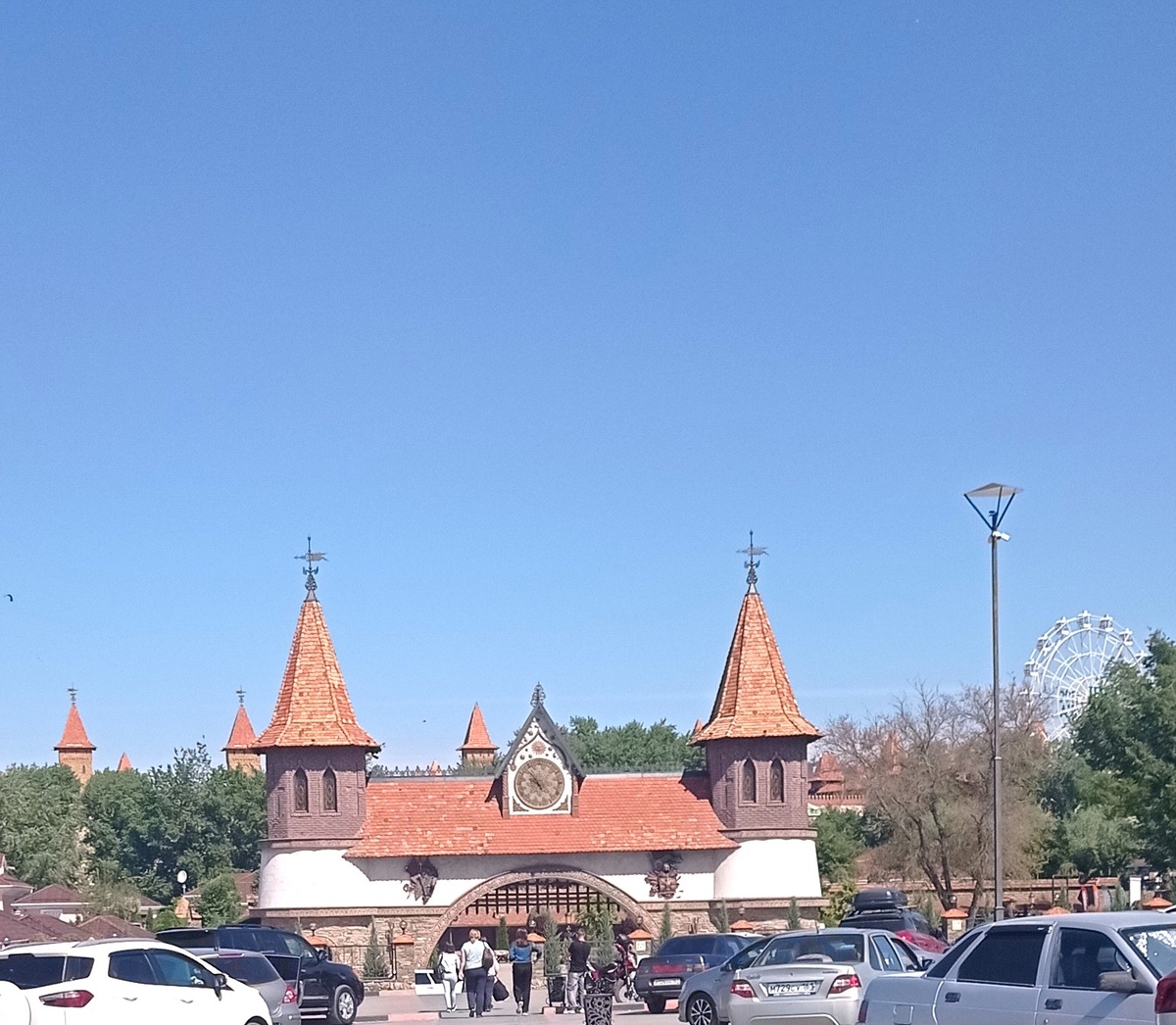 Вход в парк "Лога"