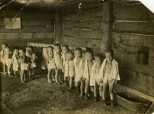 Детский сад, Венёв, ок.1935
Первая справа - Галя Бубнова