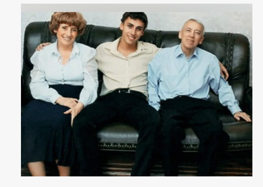 Максим Галкин с родителями 